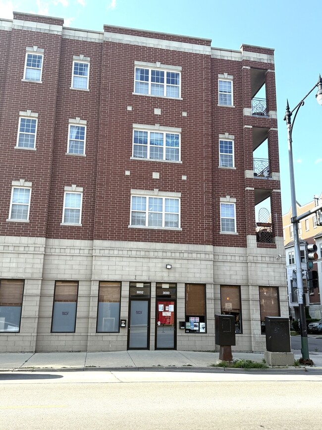 Primary Photo - 3000 W Lawrence Ave