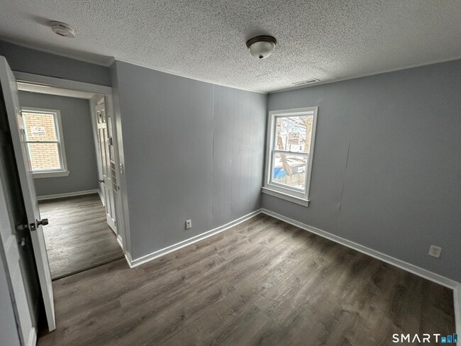 Building Photo - 18 Wilson St