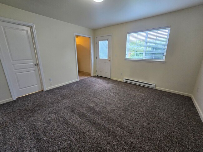 Building Photo - North Gilham Condo