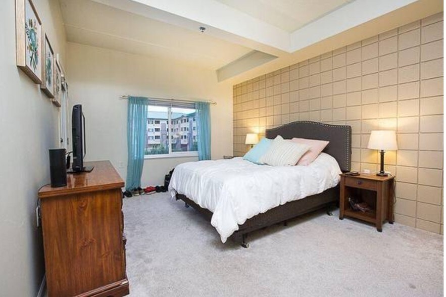 Building Photo - 400 N Richmond St