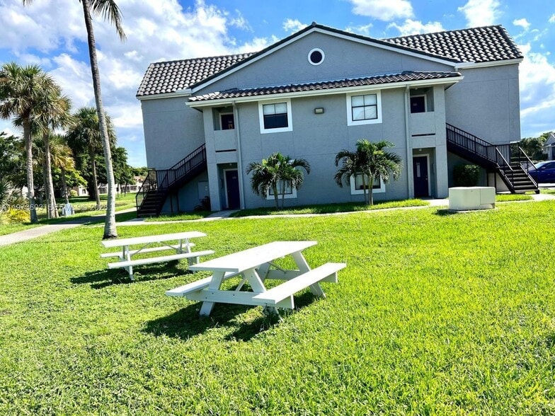 Building Photo - 15067 SW 103rd Ter