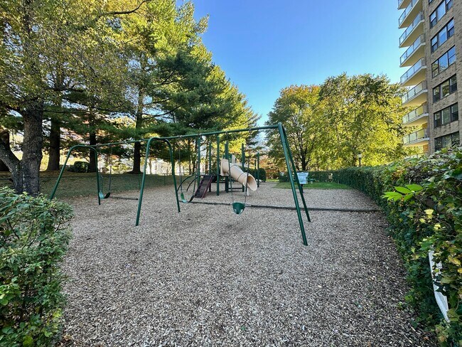 Building Photo - 1600 Hagys Ford Rd