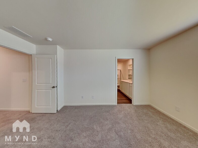 Building Photo - 1140 Centerview Dr