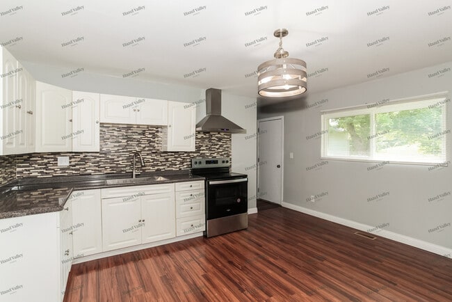 Building Photo - 10735 Invicta Ct