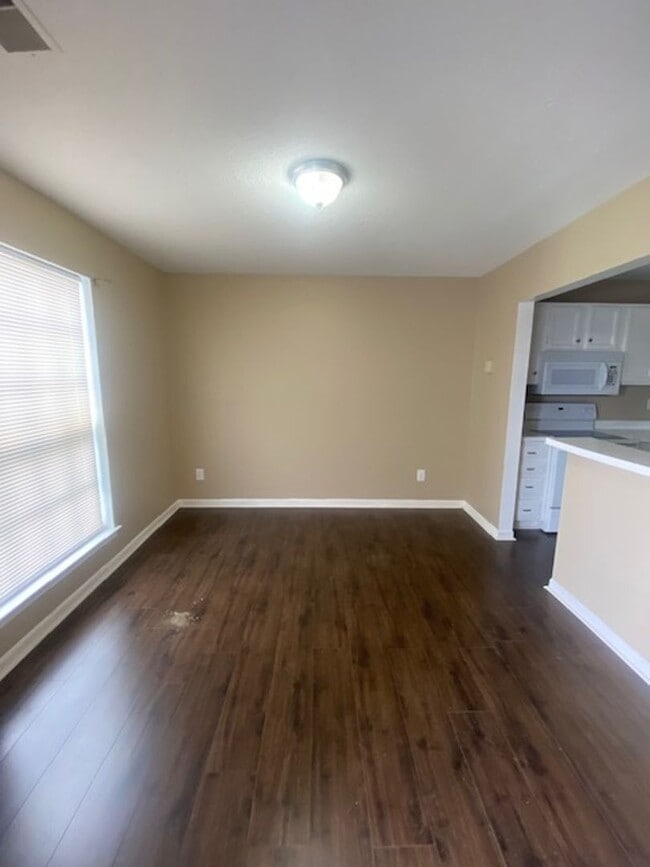 Building Photo - 6227 Crest Green Rd