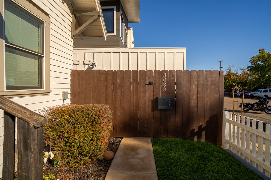 Building Photo - 3038 Beech St