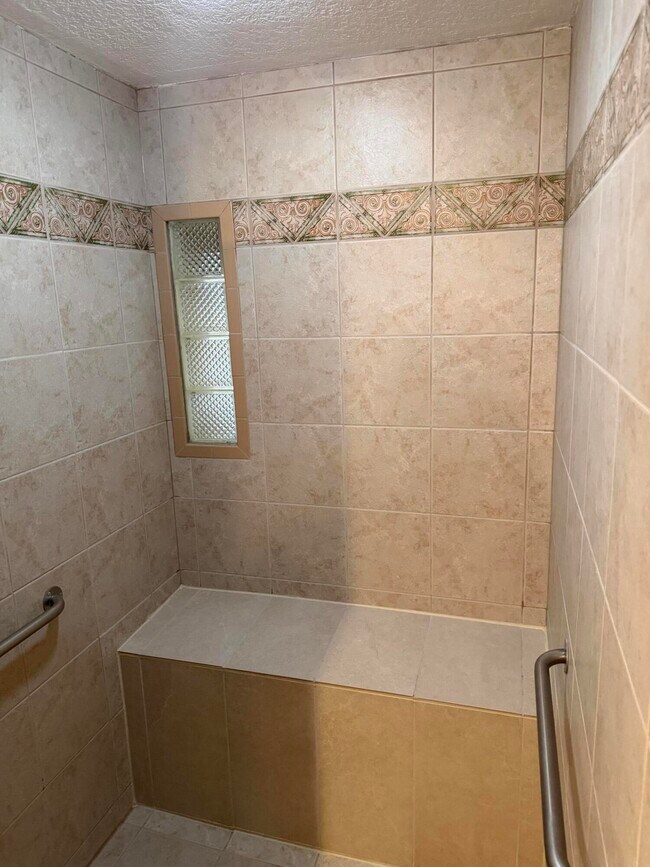 Building Photo - 675 Camino Arco Iris