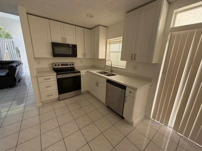 Building Photo - 3780 Amalfi Dr
