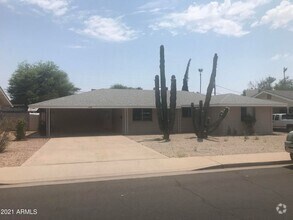 Building Photo - 4 Bed 2 Bath