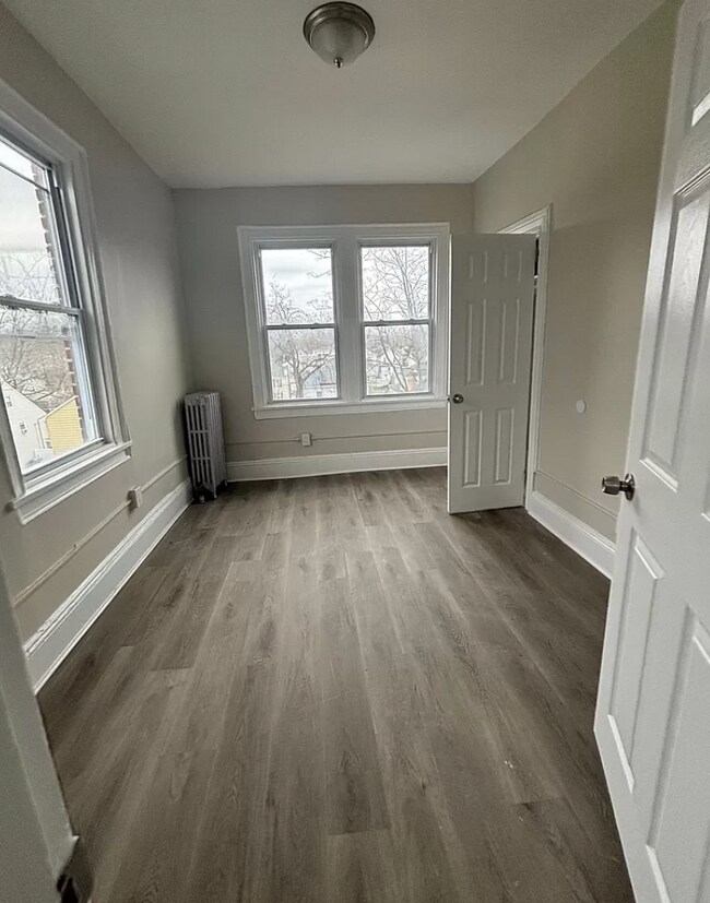 Building Photo - 190 1st St