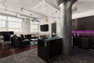 Building Photo - 2600 W 7th St