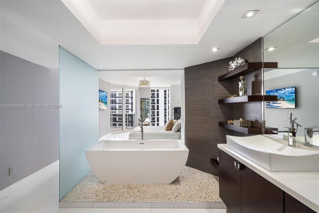 Building Photo - 4779 Collins Ave