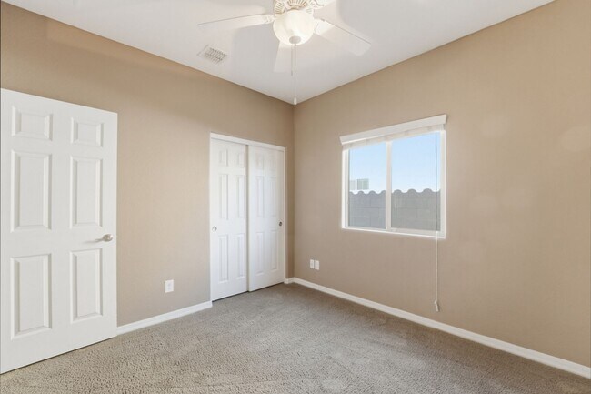 Building Photo - Ironwood Crossing Gem! 3 Bed + Den, Open Layout & Resort Amenities