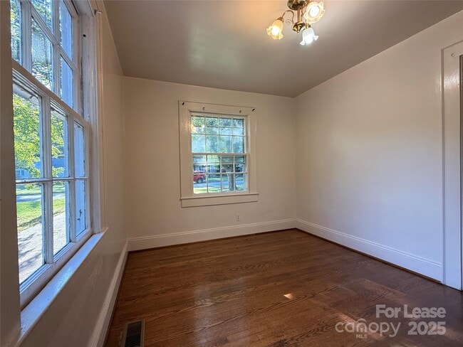 Building Photo - 505 Franklin Ave