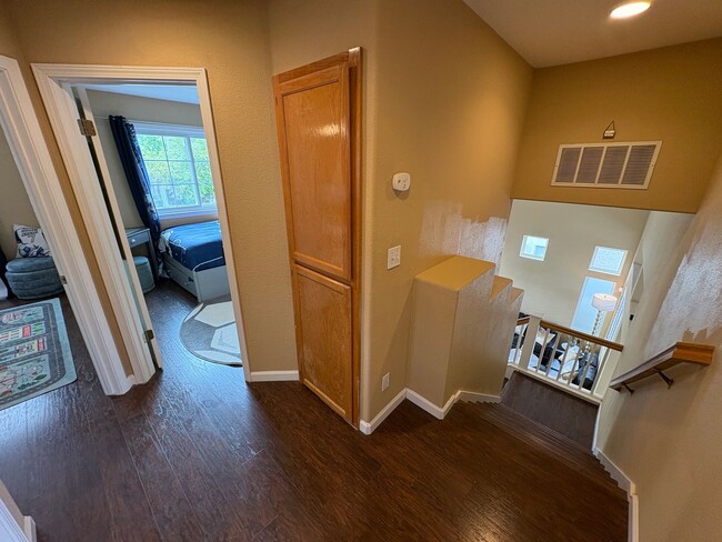 Building Photo - Beautiful 3 Bedroom 2.5 Bath Brentwood Home With SOLAR