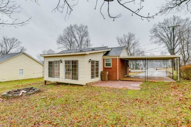 Building Photo - Beautiful Donelson Home in Great Location ...