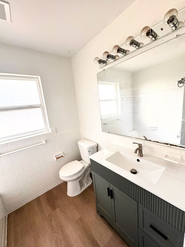 Building Photo - Section 8 Voucher Accepted! Newly Renovated 3-Bed/2-Bath Home – Large Yard & Fenced Privacy!