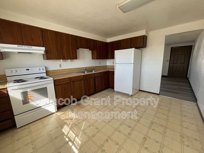 Building Photo - 2282 Stace St