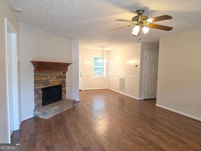 Building Photo - 294 Spring Leaf Dr