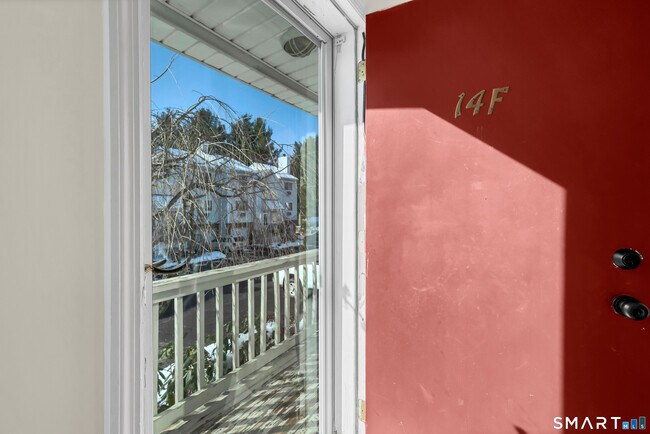 Building Photo - 925 Oronoke Rd