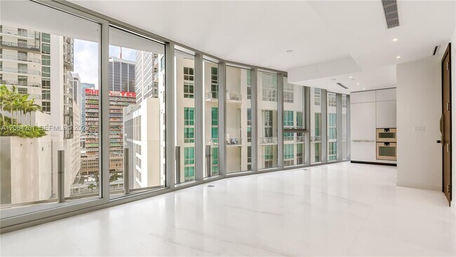 Building Photo - 300 Biscayne Blvd Way