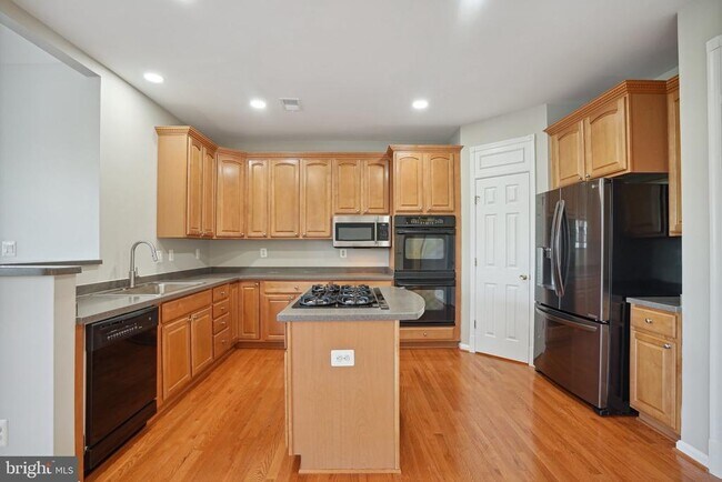 Building Photo - 13740 Piedmont Vista Dr