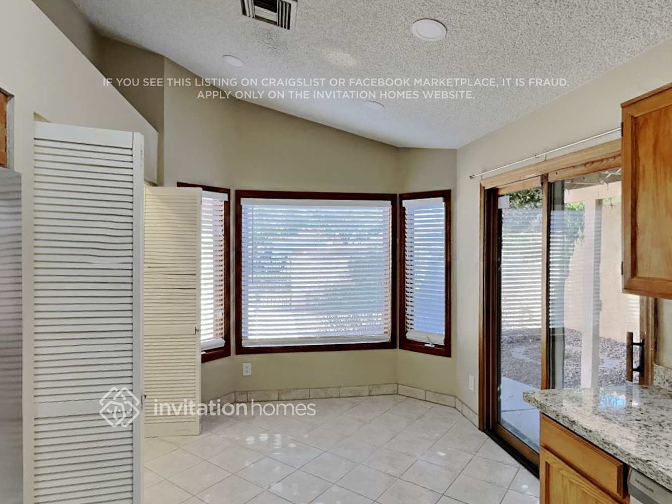 Building Photo - 1055 W Sunward Dr