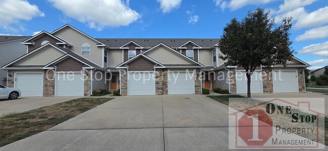 Building Photo - 260 N Pointe Ln
