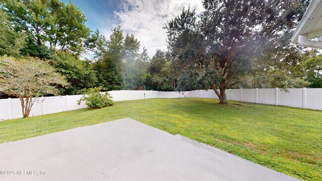 Building Photo - 13290 Pacemaker Dr