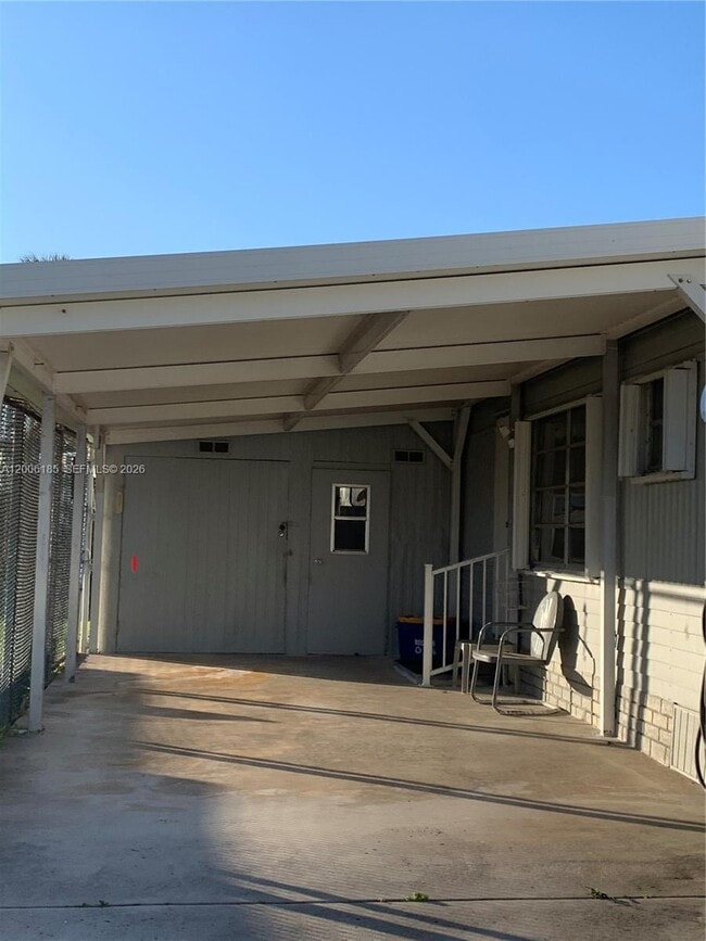 Building Photo - 1620 SW 64th Way