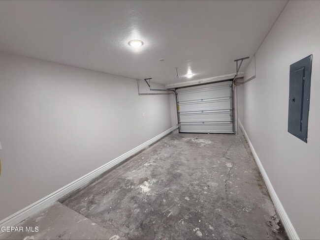 Building Photo - 2633 Dunoon Dr