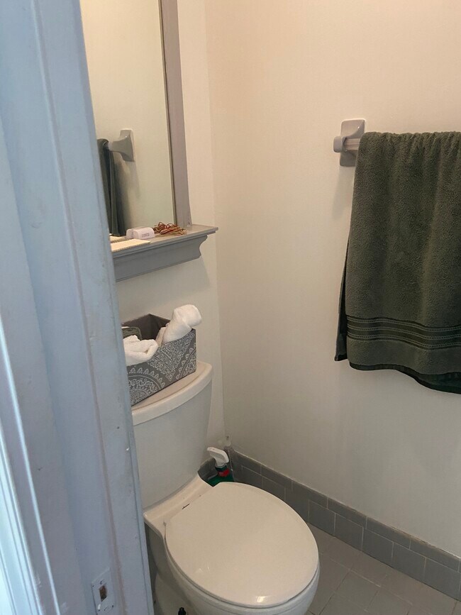 Building Photo - 9641 Riverside Dr