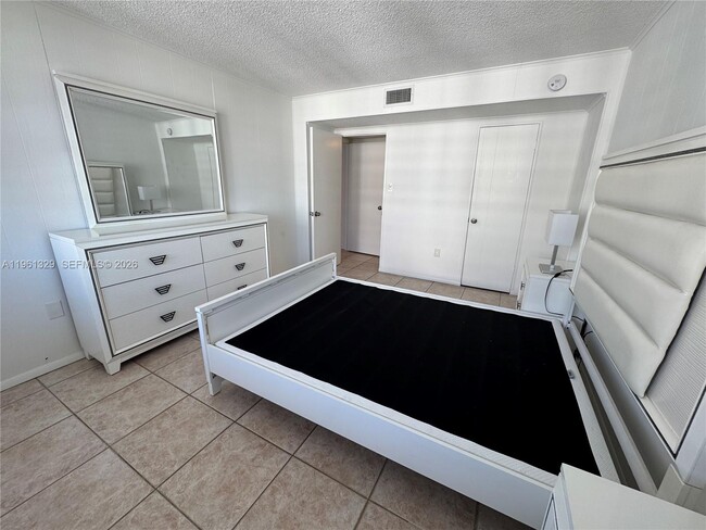 Building Photo - 18041 Biscayne Blvd