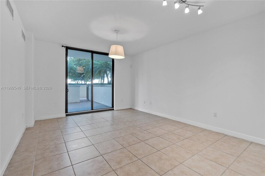 Building Photo - 888 S Douglas Rd