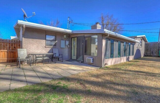 Building Photo - 3709 N Bryan Ave