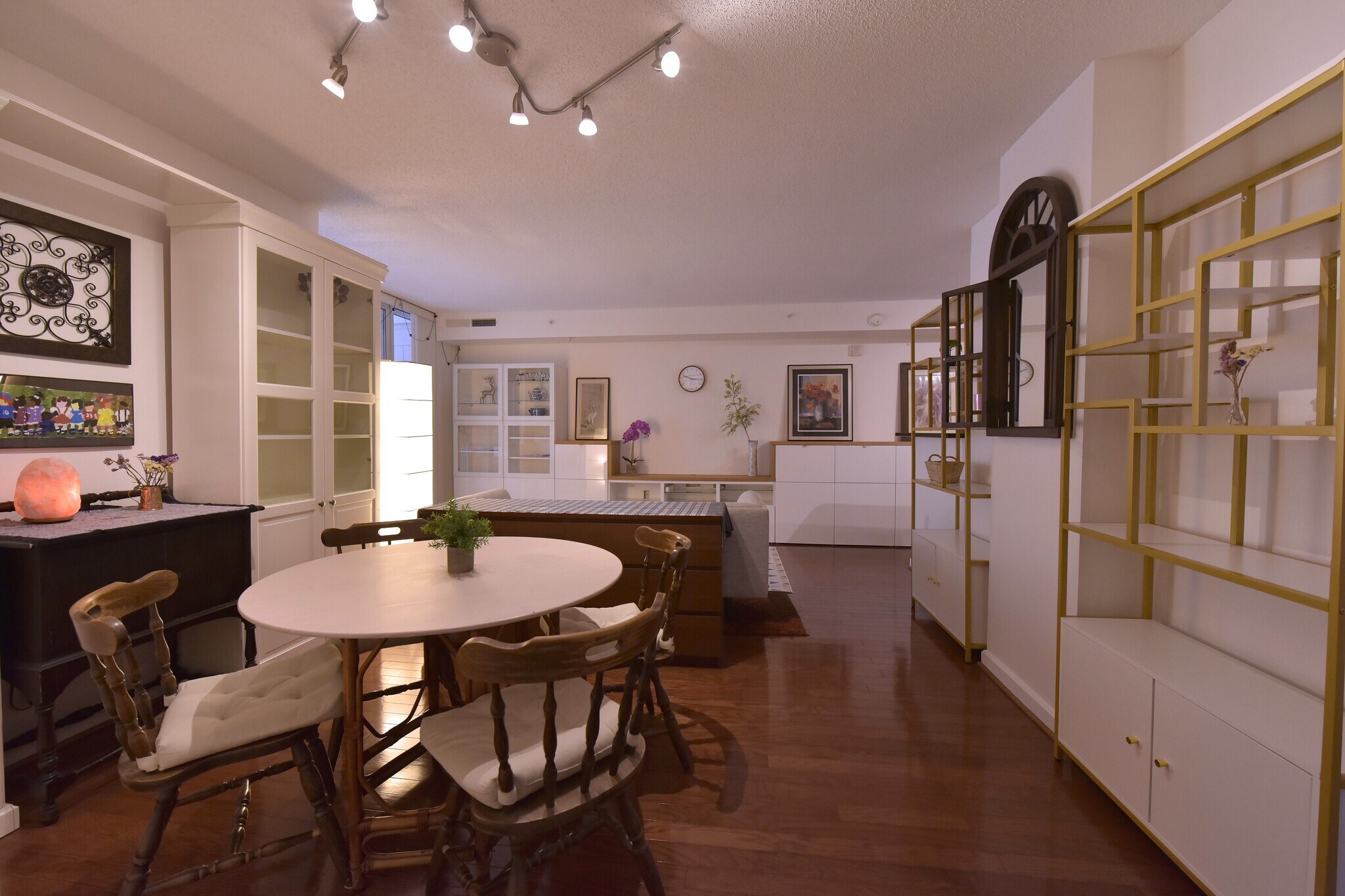 Building Photo - 880 N Pollard St