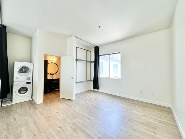 Building Photo - Beautiful 1Bd/1Ba available in Little Italy!