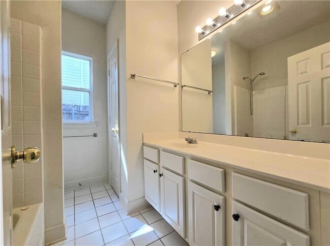 Building Photo - 1549 Hunters Point Dr
