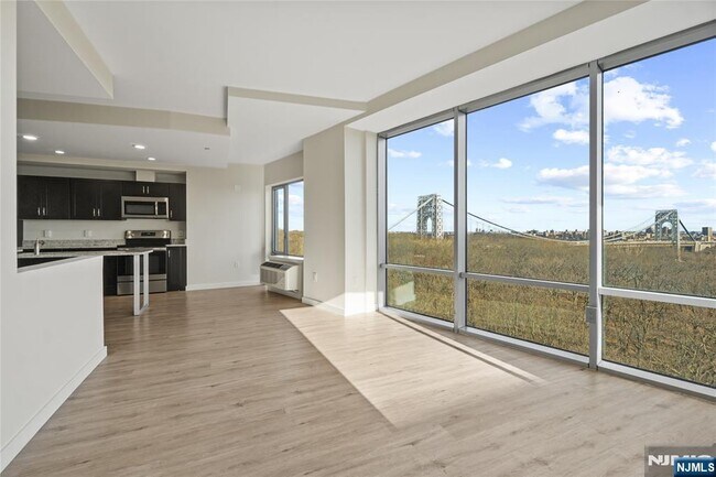 Building Photo - 69 Main St