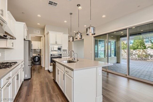 Building Photo - 3008 Barrett Springs Ave