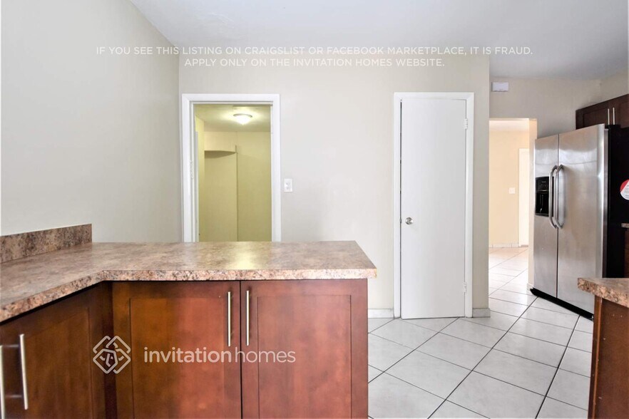 Building Photo - 1720 SW 98th Ct