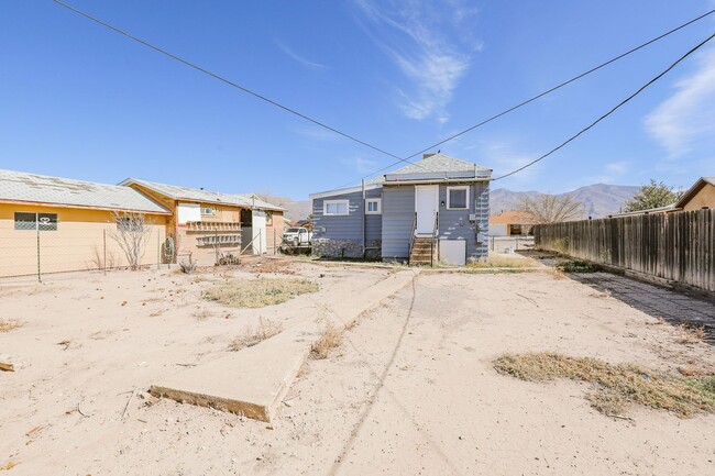 Building Photo - Newly updated 2 bedroom House