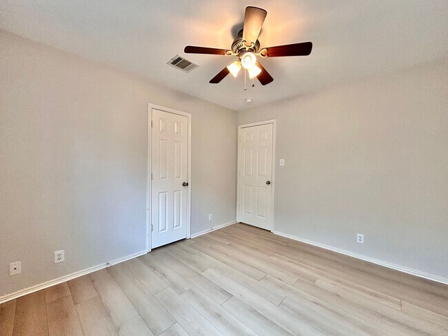Building Photo - Move-In Ready 3/BR 2.5/BA Home with Spacious Layout & Modern Finishes