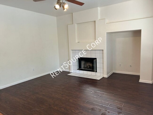 Building Photo - 3210 Lantana Ct