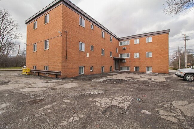 Building Photo - 4655 Ridge Rd