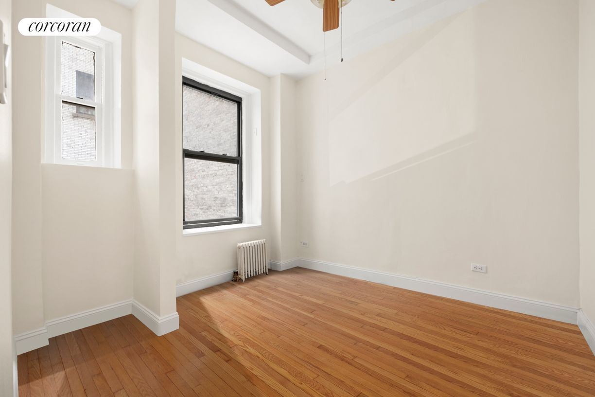 Building Photo - 140 W 79th St