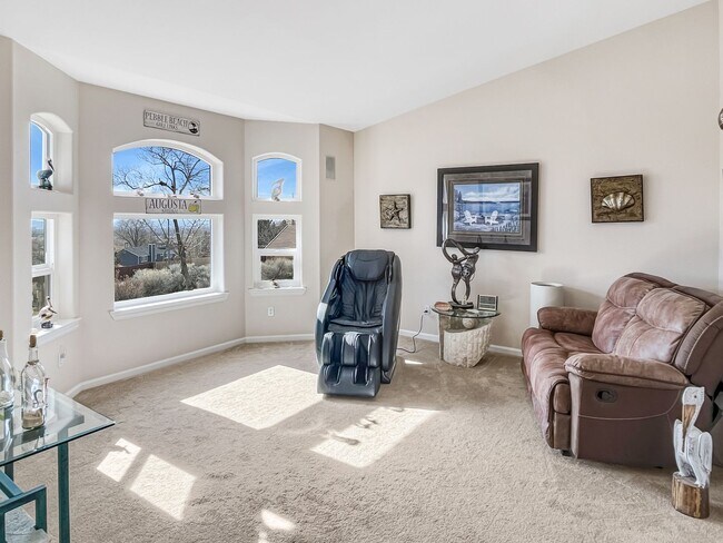 Building Photo - HUGE GARAGE BIGGER HOUSE