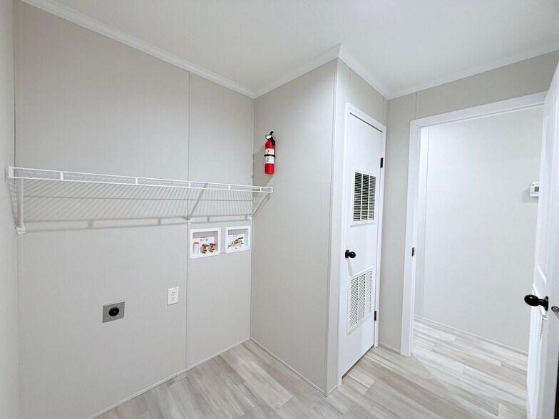 Building Photo - 29805 Jamestown Dr