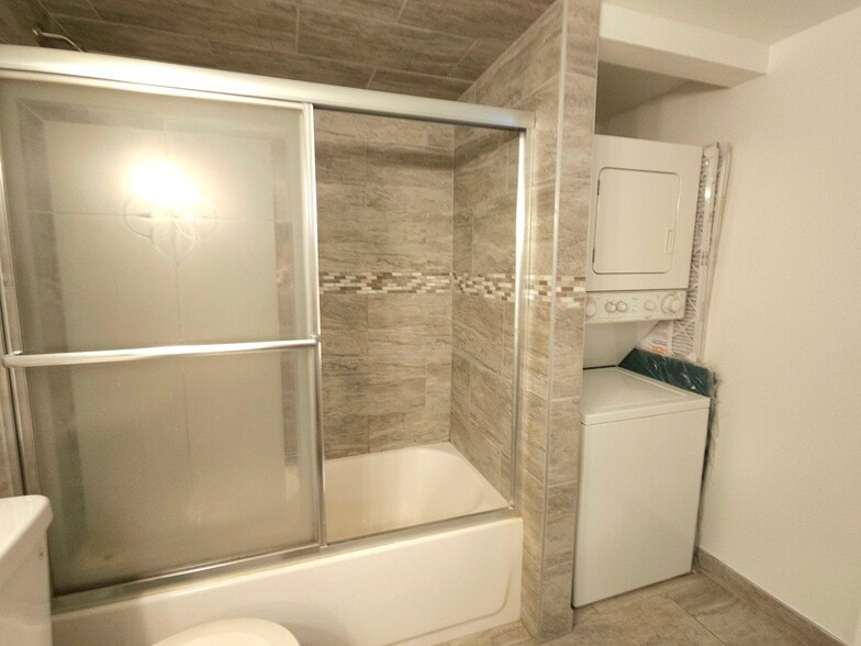 Building Photo - 10031 Winding Lake Rd