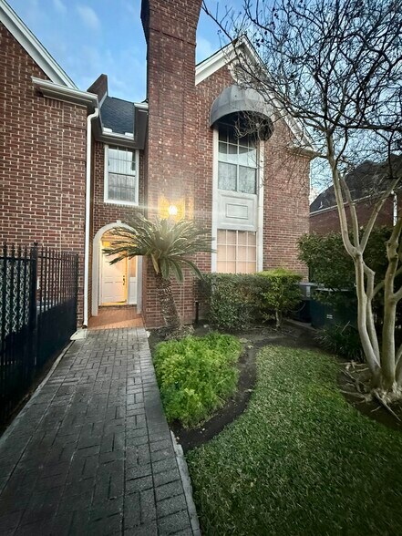 Building Photo - 2123 Peckham St